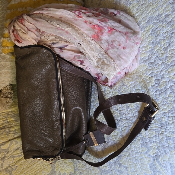 Bellucci beautiful Leather purse with scarf